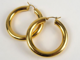 Vente aux enchères Paire de créoles en or jaune. Poids : 5,6 g 12586)