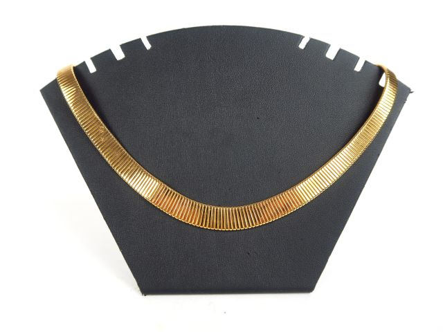 Collier en or, maille articulée dite 'tubogaz'. Poids : 36,38 g (AC)