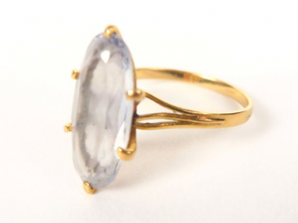 Vente aux enchères Bague en or ornée d’une aigue-marine , Poids tel : 3 g