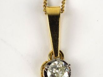 Diamant taille ancienne de 0,70 carats environ, monté en pendentif. Mo