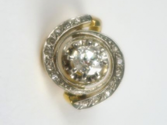 Vente aux enchères Pendentif 'tourbillon' orné d'un diamant taille ancienne de 0,30 carat