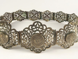 Vente aux enchères Ceinture Afrique du Nord en argent ajouré. Poinçon tête de bélier. Poi