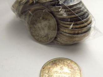 Vente aux enchères 49 pièces de 5 francs argent : dont 2 pièces Leopold II roi des Belges