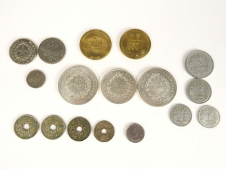 Vente aux enchères Deux pièces de 50 francs argent, 1 pièce 10 francs argent. On y joint 