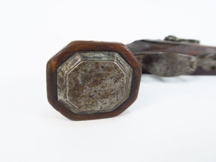 Pistolet à silex époque 1er Empire modifié à percussion, monture noyer