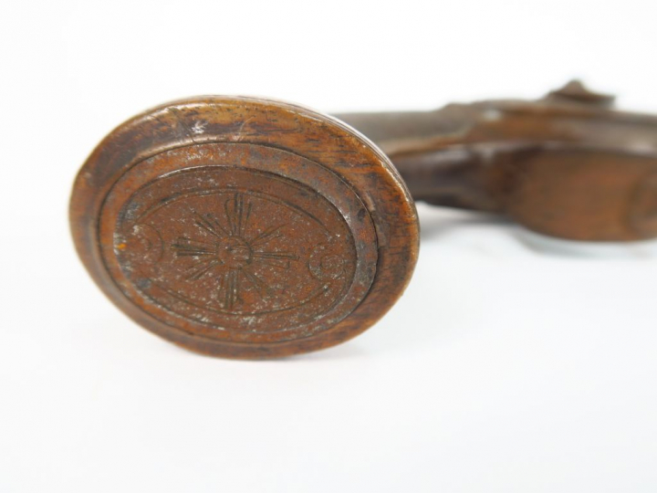 Beau pistolet fin premier Empire transformé à percussion. Belle arme m