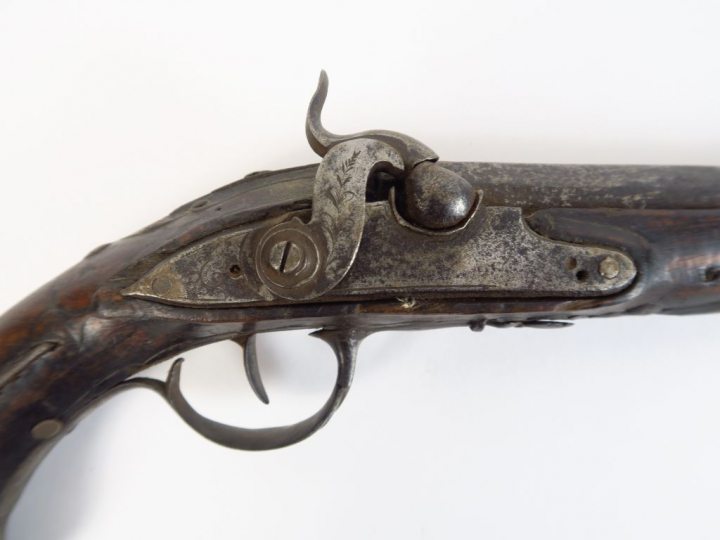 Pistolet de demi-arçon primitivement à silex et transformé à percussio