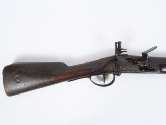 Vente aux enchères Fusil d’infanterie à silex étranger monté garnitures laiton, canon ron
