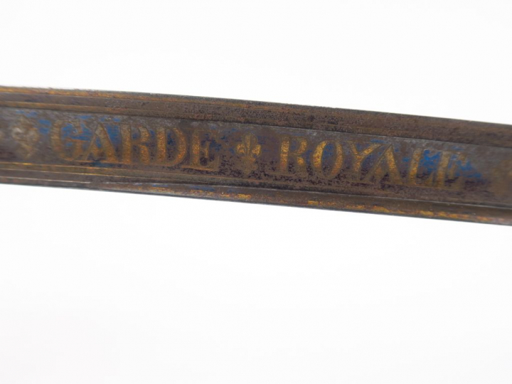 Sabre d’officier d’infanterie modèle 1821. Lame gravée au tiers, reste