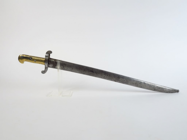 Rare baïonnette française modèle 1842 dans son fourreau en tôle d’acie