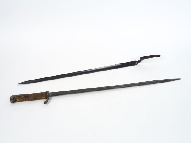 Lot composé de deux baïonnettes dont une baïonnette modèle 1898 premie
