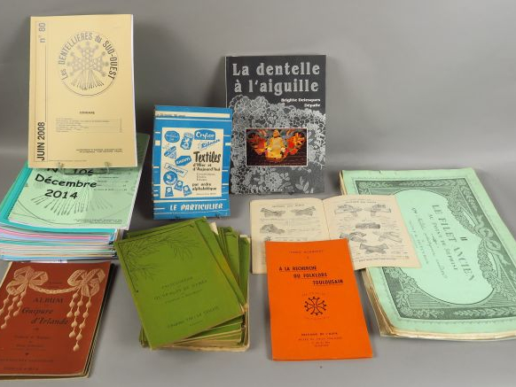 Documentation sur les dentelles dont des  journaux "dentellières du mi