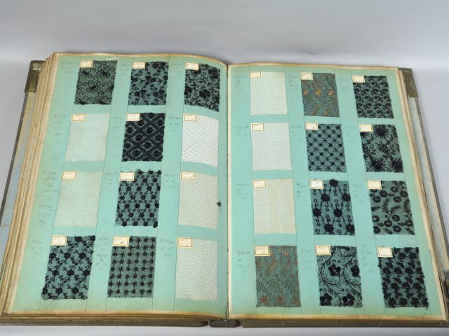 Catalogue d'échantillons  de dentelles mécaniques et chimiques du débu