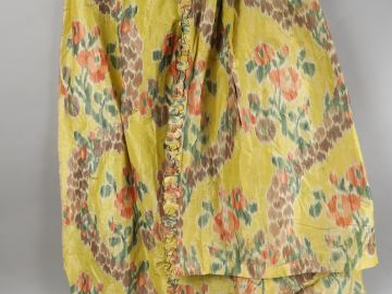 Très beau document: Partie de manteau  de robe à la Française.  Plis W