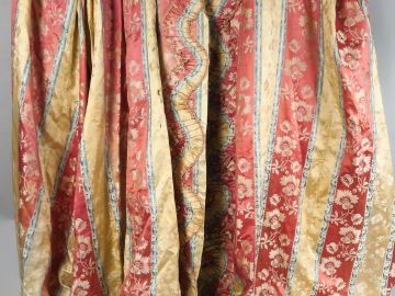  Manteau d’une robe à la française, époque Louis XVI, manches sabots à