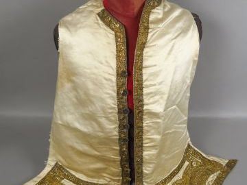 Document: demie partie d’un  habit  d’homme XVIII ème siècle en  soie 