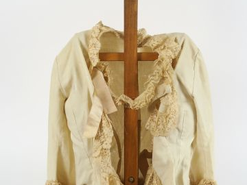 Lot comprenant une robe de femme en deux parties, jupe et haut griffés