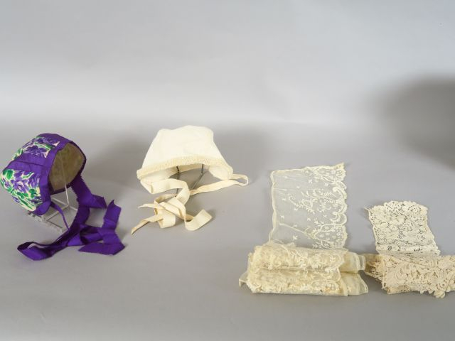 Col et deux poignets en duchesse de Bruges, XIXème siècle. Volant en d