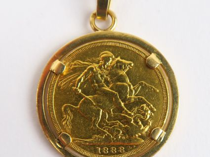 Souverain en or à l'effigie de la Reine Victoria monté en pendentif. P