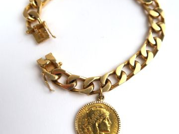 Gourmette en or, maille cheval, retenant une pièce de 20 francs or en 