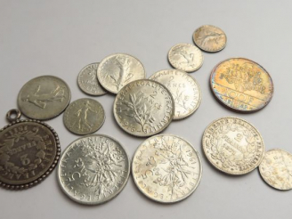 Vente aux enchères 14 pièces en argent : 1 pièce de 100 francs,  2 pièces de 5 francs, 3 