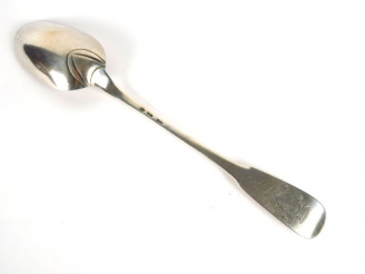 Vente aux enchères Cuillère à ragout XVIIIe en argent, armoriée. Poids : 178 g