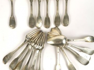 Vente aux enchères 6 fourchettes en argent, poinçon au coq, modèle uniplat, chiffrées. On