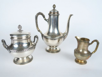 Vente aux enchères Service trois pièces de style Louis XVI en argent, poinçon Minerve, à 