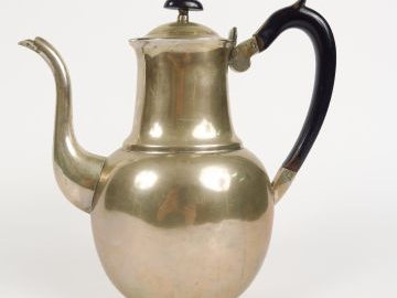 Verseuse à panse applatie en argent étranger (poinçon au cygne), manch