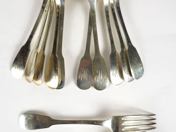 6 couverts en argent, poinçon Minerve, modèle uniplat, chiffrés. Poids