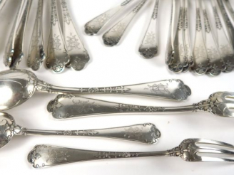 Vente aux enchères Partie de ménagère en argent, poinçon Minerve, à décor de style Haute 