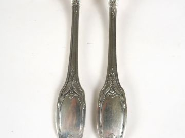 CHRISTOFLE. 12 couverts de style Louis XVI en métal argenté. On y join