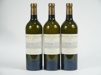 Vente aux enchères 3 BOUTEILLES DOMAINE DE CHEVALIER BLANC GCC GRAVES - 2001