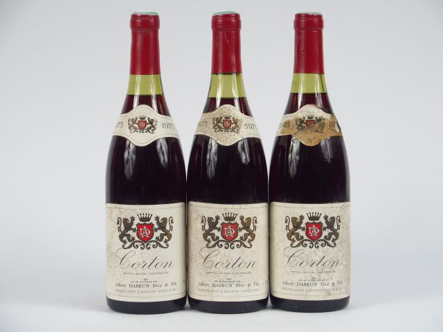 3 BOUTEILLES CORTON A. DABRUN - 1975 - 2 CM/ETLT/1 COLL T