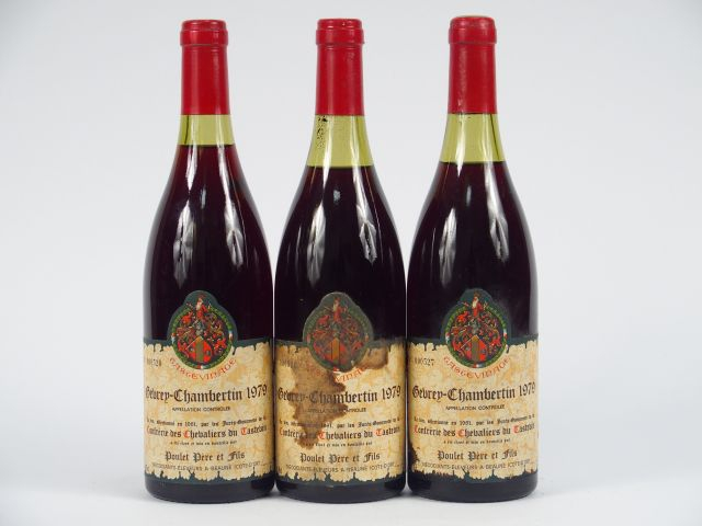 3 BOUTEILLES GEVREY CHAMBERTIN TASTEVINAGE POULET - 1979 - 1 à 2 CM/2 