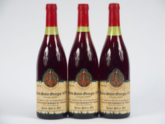 Vente aux enchères 3 BOUTEILLES NUITS ST GEORGES TASTEVINAGE POULET - 1979 - 2 CM