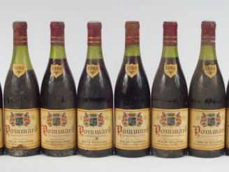 Vente aux enchères 8 BOUTEILLES POMMARD R. DE FOULANGES - 1980 - 7 à 3 CM/1 à 5,5 CM/BS