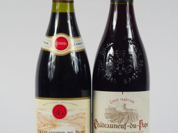 2 BOUTEILLES CHATEAUNEUF DU PAPE : 1 GUIGAL 2006 - 1 CUVEE TRADITION A