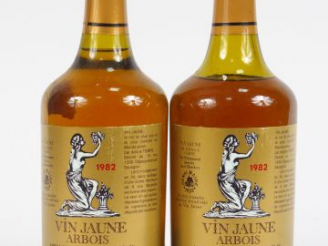 Vente aux enchères 2 BOUTEILLES VIN JAUNE H. MAIRE - 1982