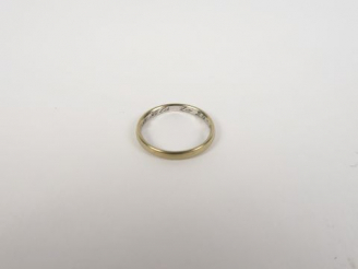 Vente aux enchères Alliance en or blanc.  2 g