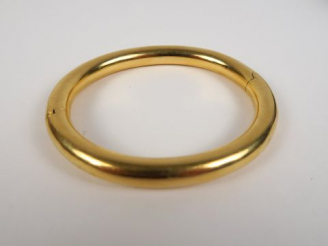 Vente aux enchères Bracelet jonc en or.  38 g