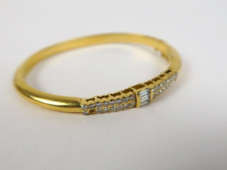 Vente aux enchères Bracelet jonc en or et brillants.  20 g