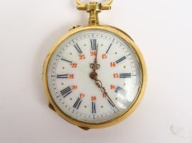 Vente aux enchères Montre de col en or. Poids tel : 24 g