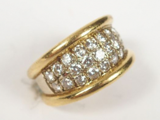 Vente aux enchères Bague jonc en or jaune et or blanc, pavage de 23 diamants de 0,05ct en