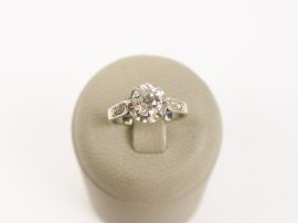 Vente aux enchères Bague solitaire or et diamant taille ancienne.  3 g