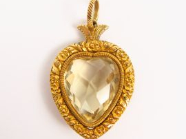 Vente aux enchères Pendentif citrine en forme de cœur monture or.  Poids tel 13,6 g