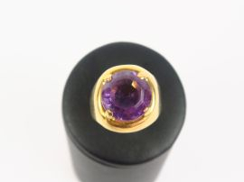 Vente aux enchères Bague 1940 en or et améthyste.  9 g