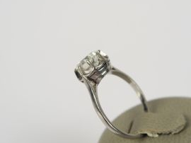 Solitaire monture platine sertie d'un diamant taille ancienne de 1,50c