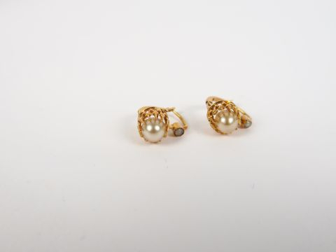 Paire de boucles d'oreilles en or et perles