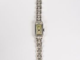 Vente aux enchères Montre de dame Art Déco en platine et brillants.  Poids tel 27 g